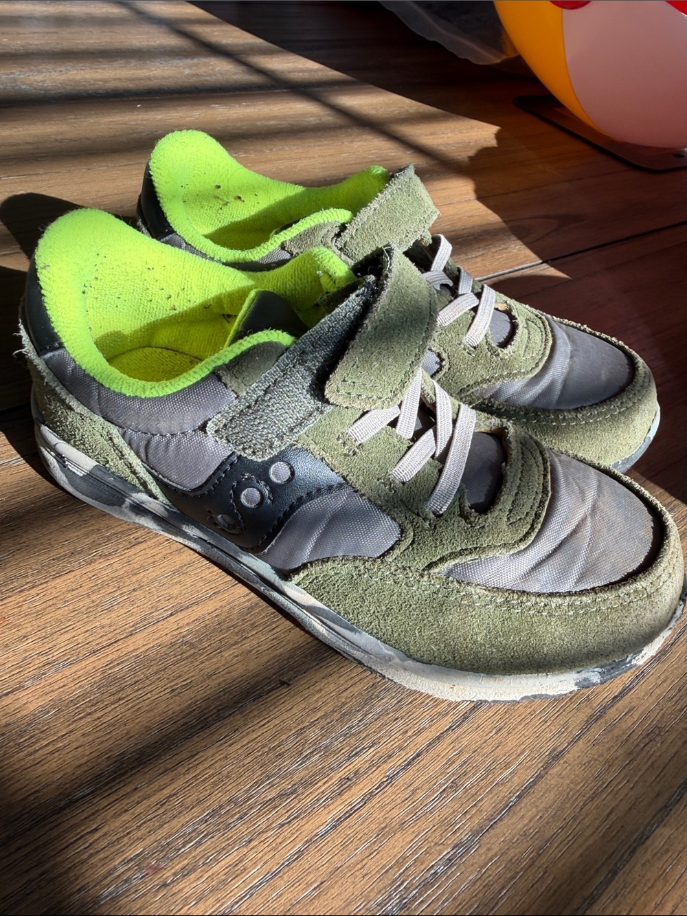 Saucony Kids Olive Green Sneakers with Neon Yellow Lining 10.5w